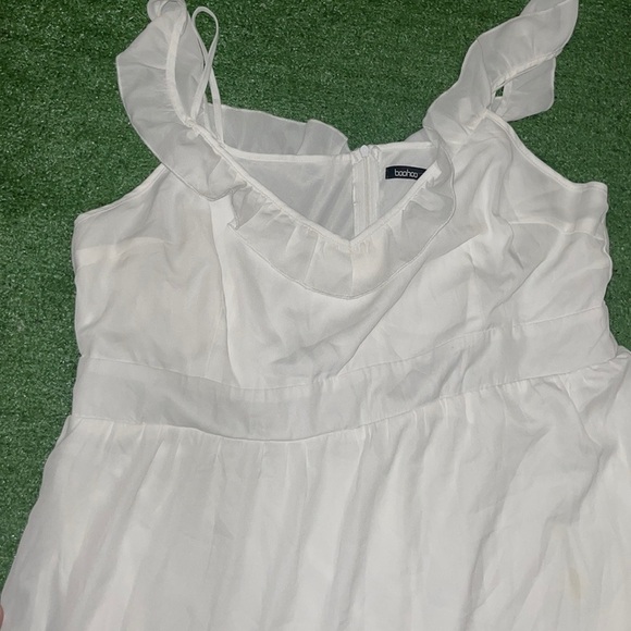 Boohoo Plus Size White Tiered MIDI/Maxi Dress - Picture 4 of 6
